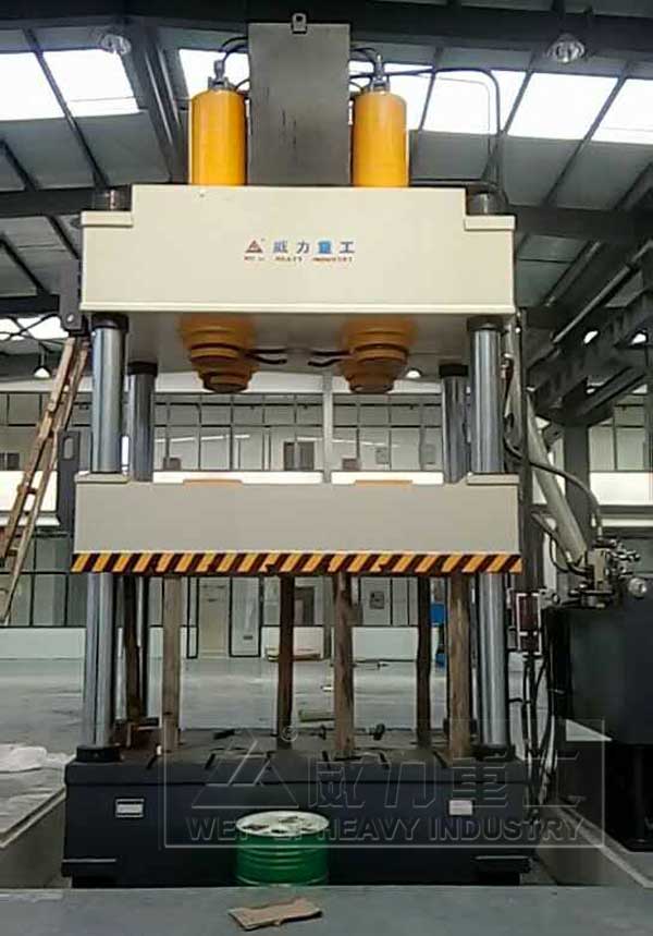 1000噸多缸四柱油壓機(jī)客戶現(xiàn)場(chǎng)圖