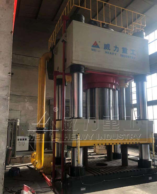 4000噸四柱油壓機(jī)客戶現(xiàn)場圖