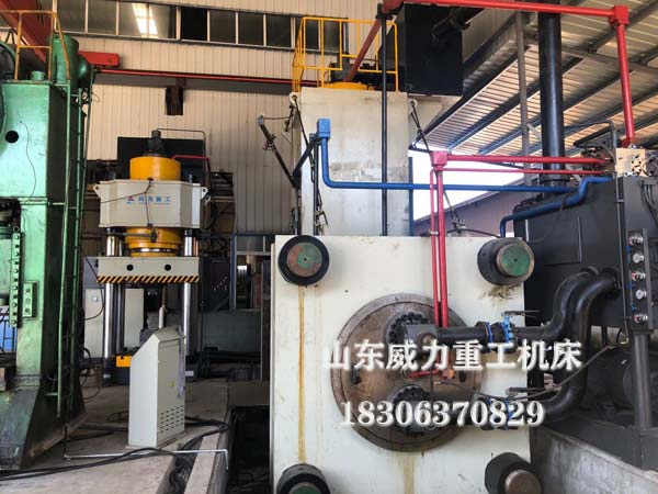 鍛造斗齒成型油壓機圖片