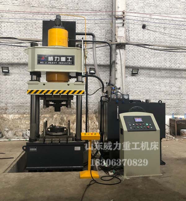 四柱式熱鍛油壓機(jī)客戶現(xiàn)場圖