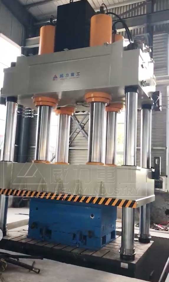 1600噸四柱油壓機客戶現(xiàn)場圖