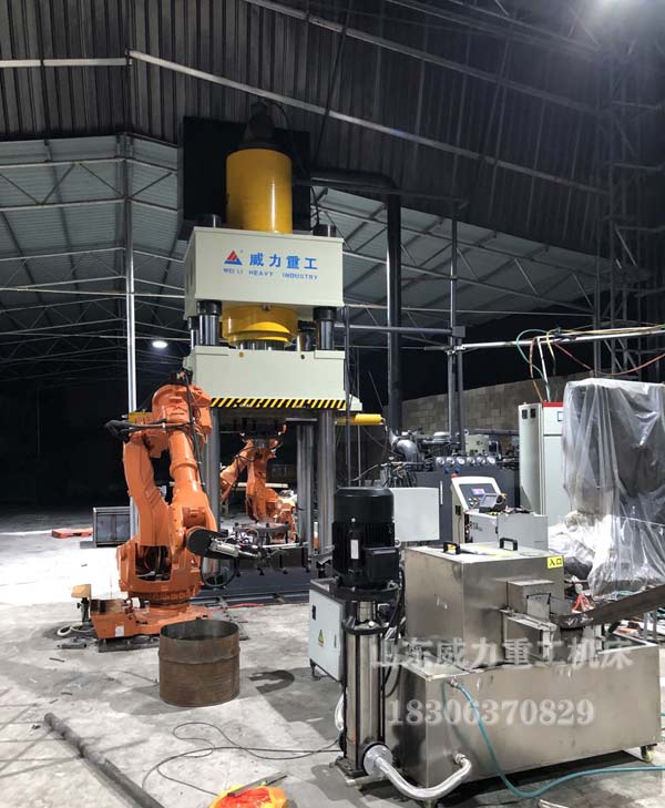 1000噸多工位熱模鍛油壓機客戶現(xiàn)場圖